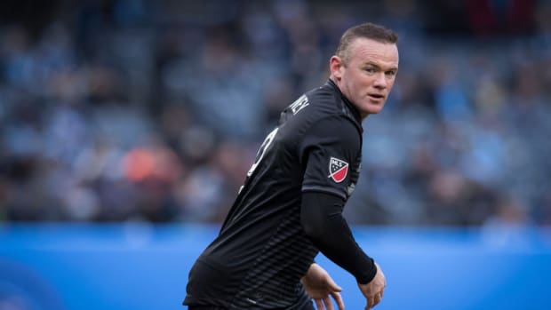 wayne-rooney-midfield-goal.jpg